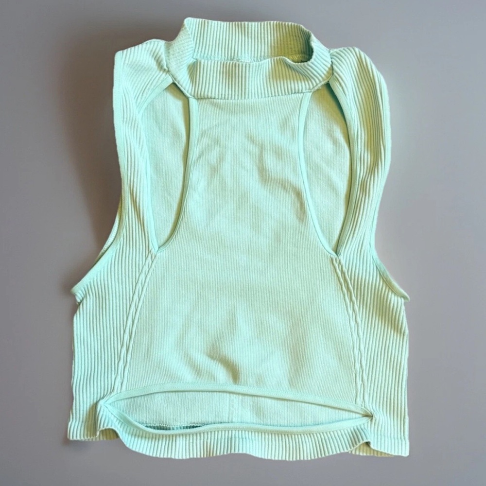 Women’s Urban Outfitters Light Blue Cutout Crop Tank Top. XS/S - Picture 2 of 5